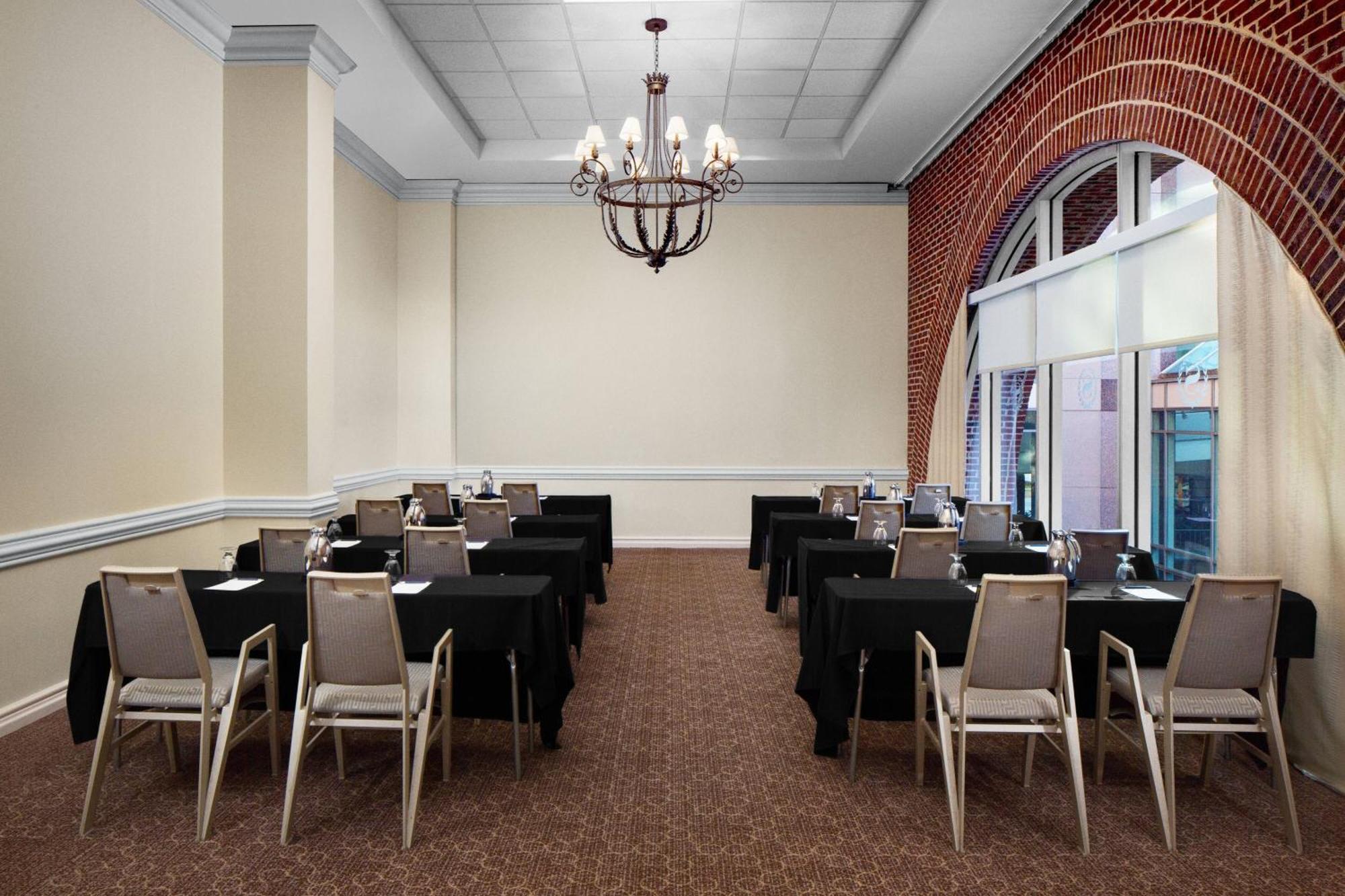 Sheraton Raleigh Hotel Exterior foto